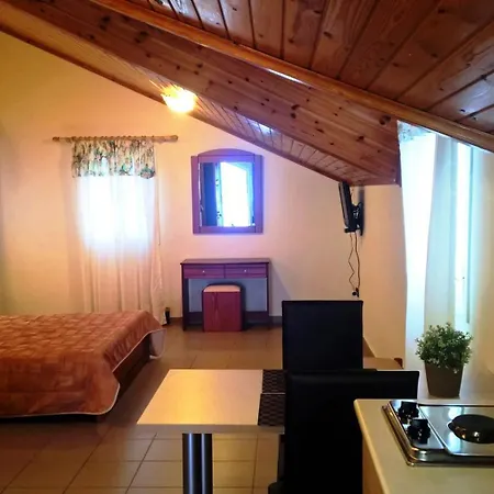 Mari-christi Apartment *
